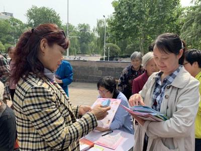 中醫(yī)院社區(qū)與煙草院社區(qū)聯(lián)合開(kāi)展普法宣傳活動(dòng)，共建法治社區(qū)新篇章